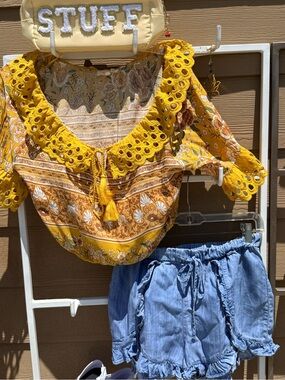 Solitaire Yellow Floral Eyelet Tassel Peasant Blouse m/l light airy bright 😊